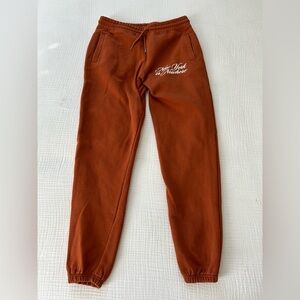 New York Or Nowhere (NYON) Waverly Sweatpants Unisex
Clay Orange
Size Medium